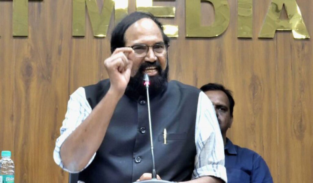 ప్రభుత్వ ధాన్యం మళ్లిస్తే క్రిమినల్ కేసులు: మంత్రి ఉత్తమ్