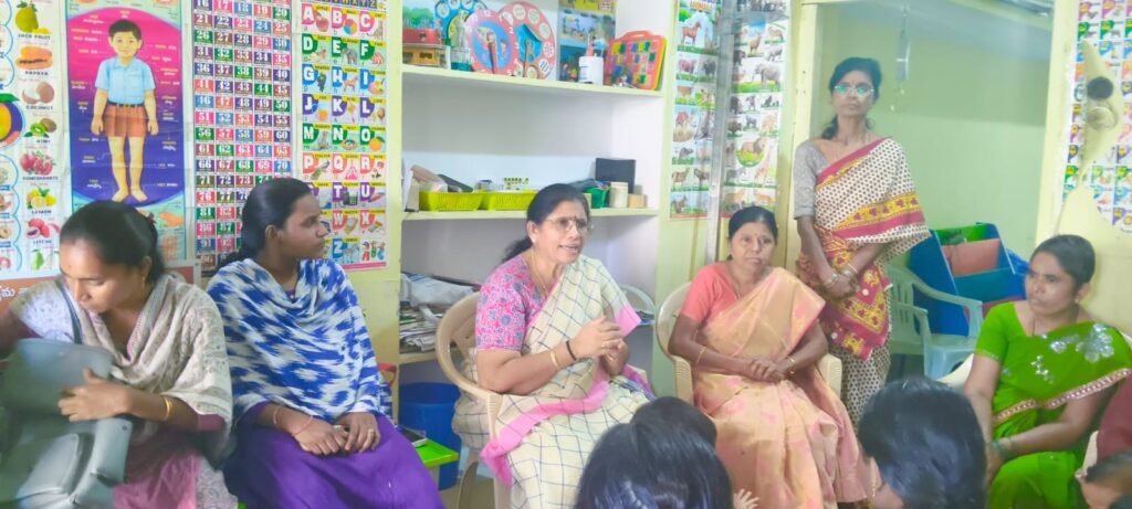 పుట్టిన గంటలోపే శిశువుకు తల్లిపాలు పట్టాలి-జిల్లా సంక్షేమ అధికారి సరస్వతి