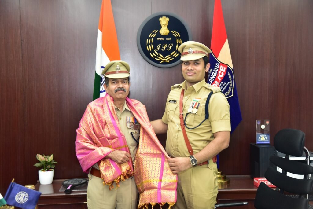 రాష్ట్రపతి పోలీస్‌ మెడల్‌ గ్రహీతకు ఘన సన్మానం