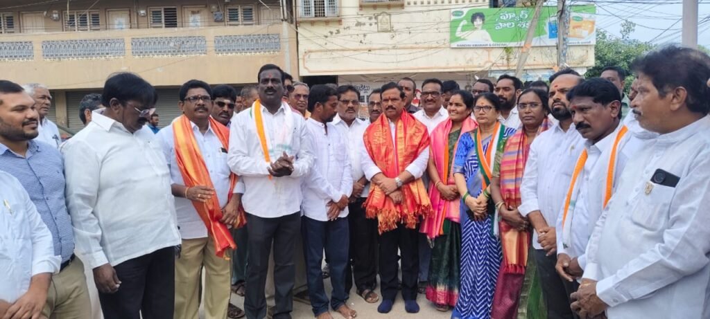 రూ.60 లక్షలతో సీసీ రోడ్డు నిర్మాణానికి శంకుస్థాపన
