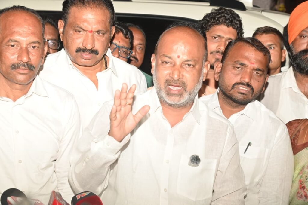 వందేమాతరం గేయాన్ని కాంగ్రెస్‌ అవమానించడం సిగ్గుచేటు