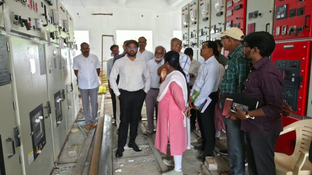కరీంనగర్‌ సర్కిల్‌లో సీఎండీ కర్నాటి వరుణ్‌రెడ్డి పర్యటన.. అభివృద్ధి పనుల పరిశీలన