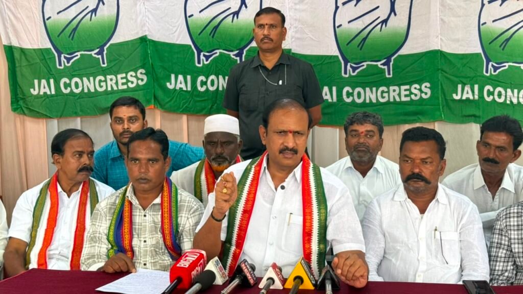 గాంధీ కుటుంబంపై బురదజల్లే కుట్ర
