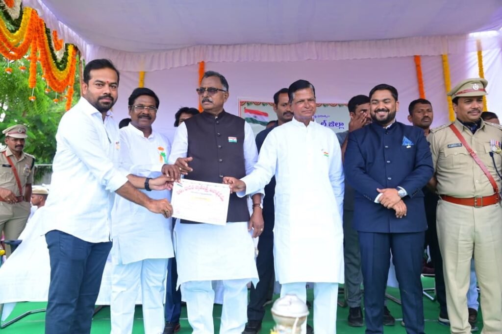 ఉత్తమ తహశీల్దార్ అవార్డ్ గ్రహీత‌ కార్తీక్‌ కుమార్‌కు ఘన సన్మానం