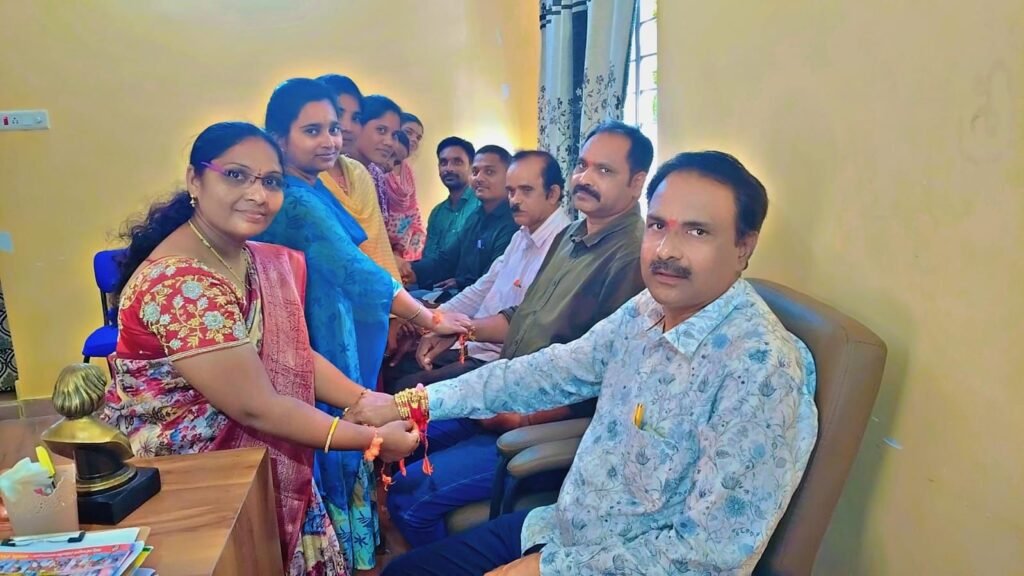గాయత్రి డిగ్రీ, పీజీ కళాశాలలో ఘనంగా ముందస్తు రక్షాబంధన్ వేడుకలు
