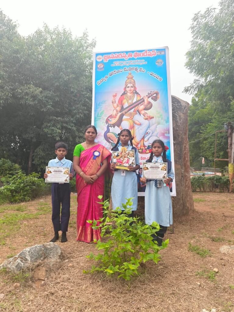 జిల్లాస్థాయిలో సత్తా చాటిన కొత్తపల్లి విద్యార్థిని