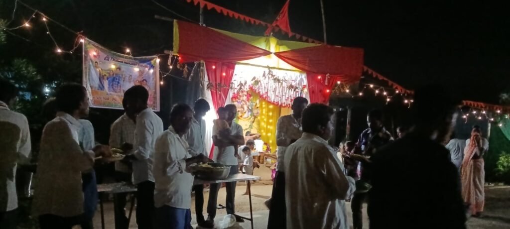 వినాయక మండపం వద్ద ఘనంగా అన్నదానం
