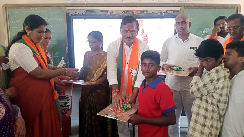 విద్యార్థుల భవిష్యత్తే దేశ భవిష్యత్తు