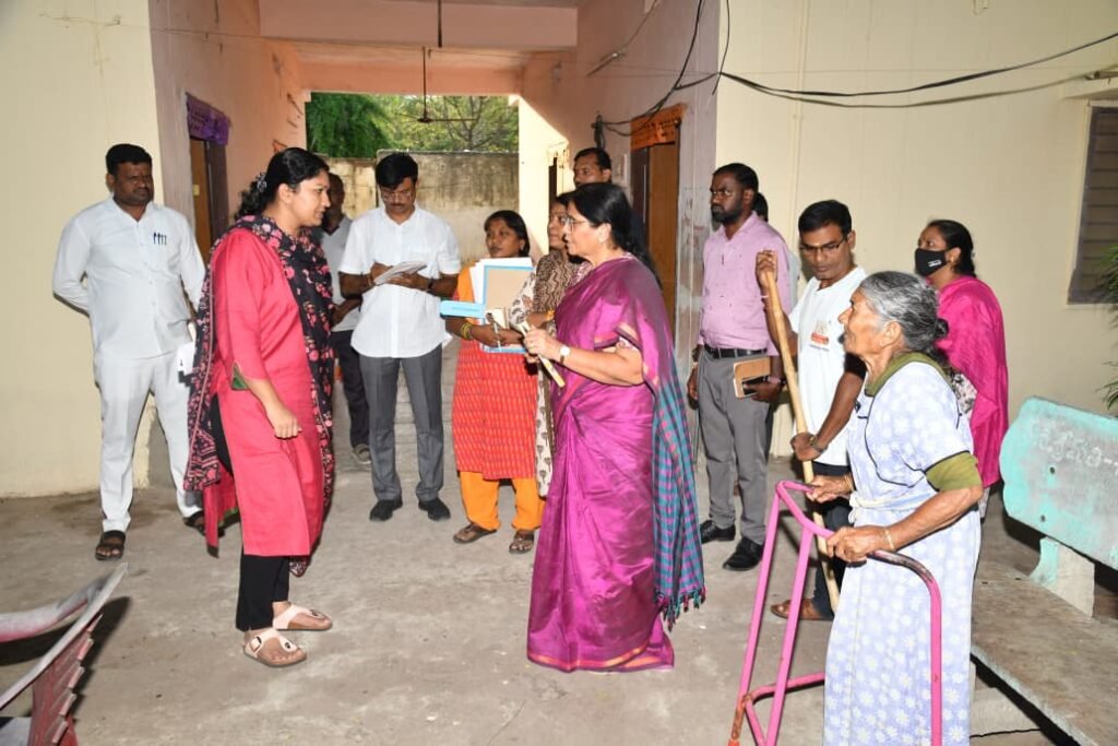 వృద్ధులు, దివ్యాంగులకు మెరుగైన వసతులు
