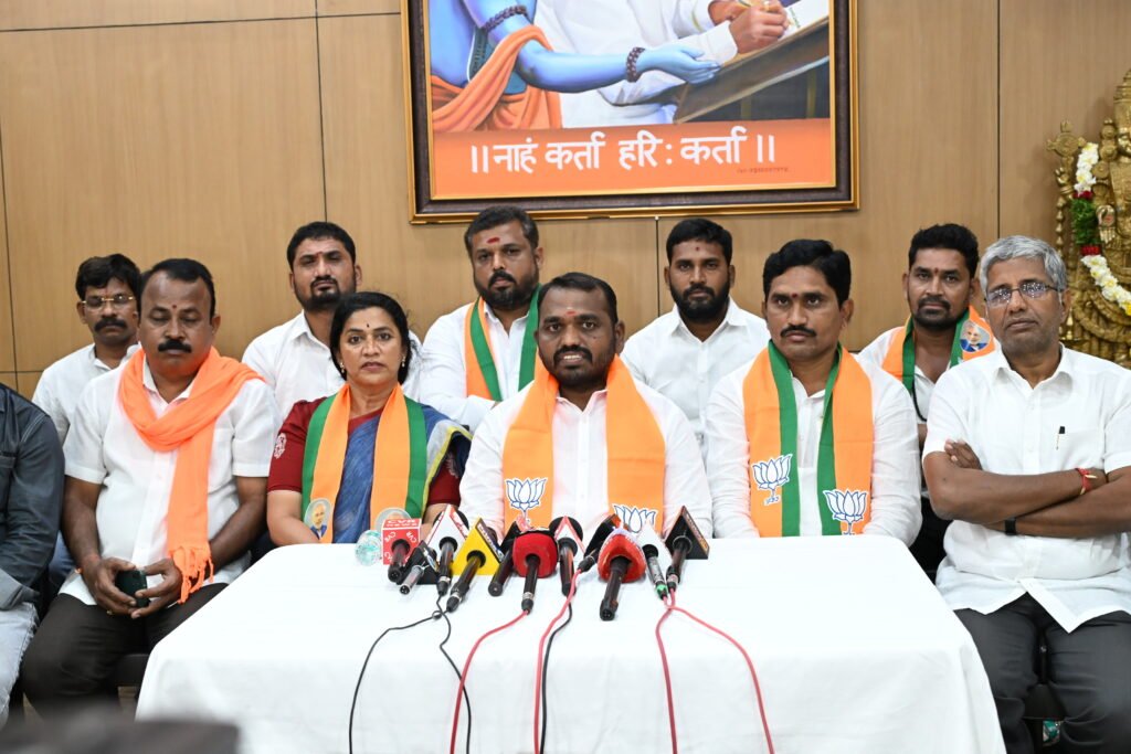 కేంద్రమంత్రి బండి సంజయ్‌ను విమర్శించే నైతిక హక్కు కేటీఆర్‌కు లేదు