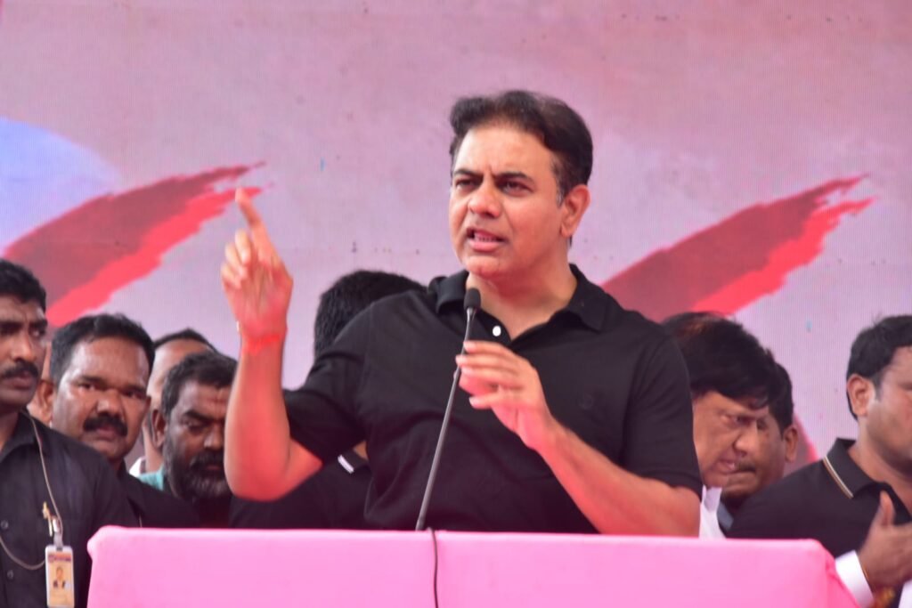 యువ సమరభేరి సభలో కేటీఆర్‌ తీవ్ర విమర్శలు