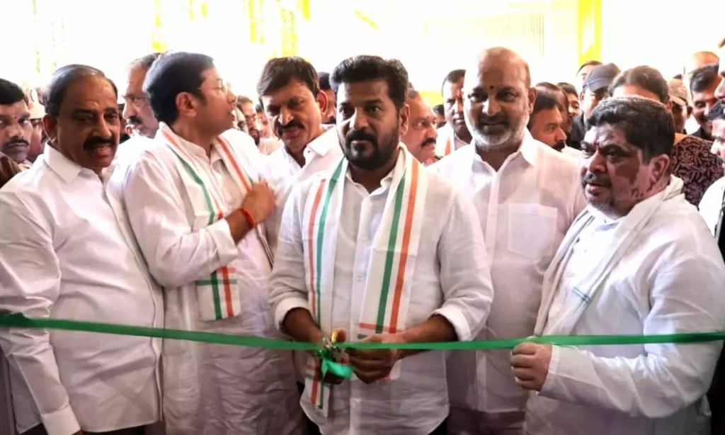 ప్రజల సమస్యలను వెంటనే పరిష్కరించాలి.. ఉద్యోగులే ప్రభుత్వానికి ప్రతినిధులు: సీఎం రేవంత్‌రెడ్డి
