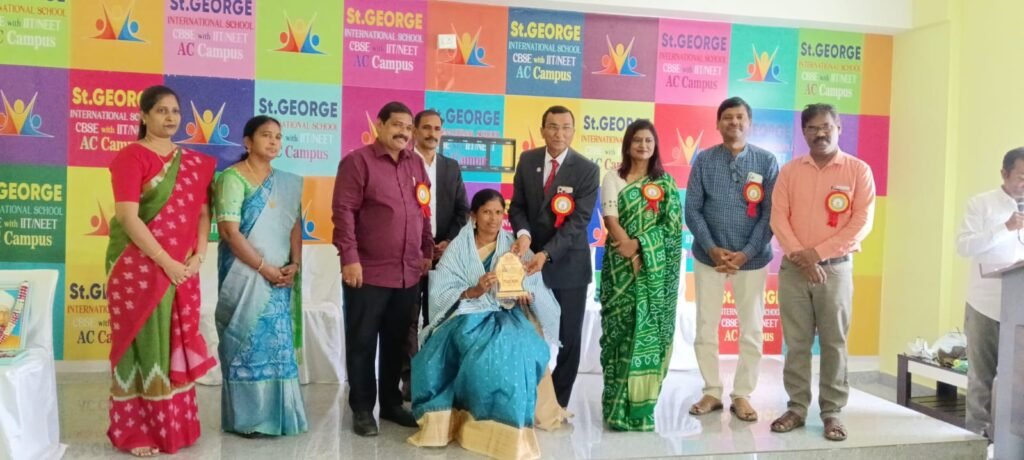 ఉత్తమ ఉపాధ్యాయులుగా ప్రభుత్వ మహిళా డిగ్రీ కళాశాల అధ్యాపకులకు పురస్కారాలు