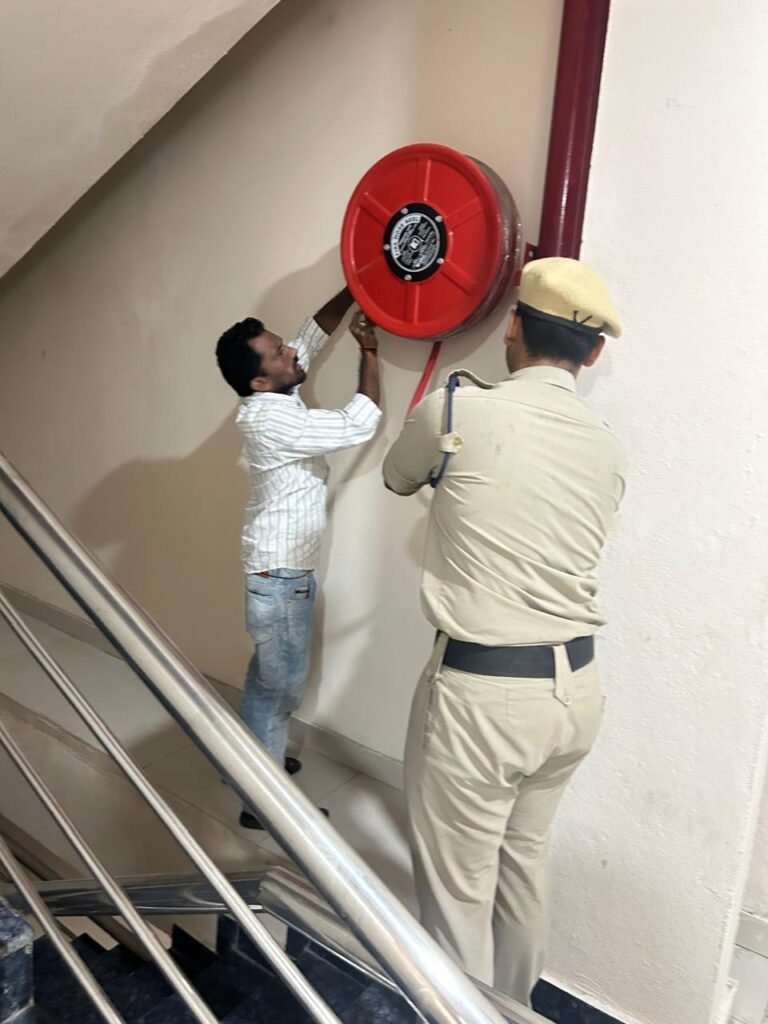 పలు ప్రాంతాల్లో అగ్నిమాపక అధికారుల ఆకస్మిక తనిఖీలు