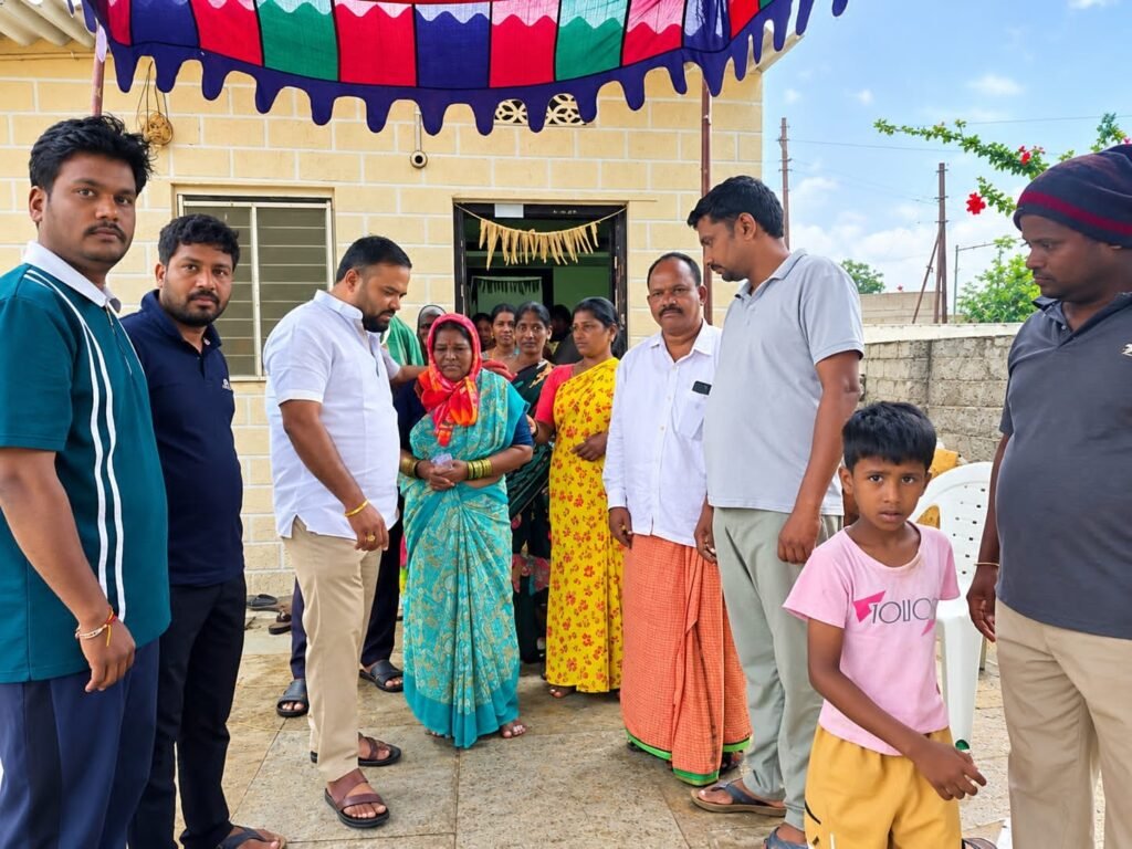 జంగయ్య యాదవ్‌ కుటుంబాన్ని పరామర్శించిన మాజీ సర్పంచ్‌