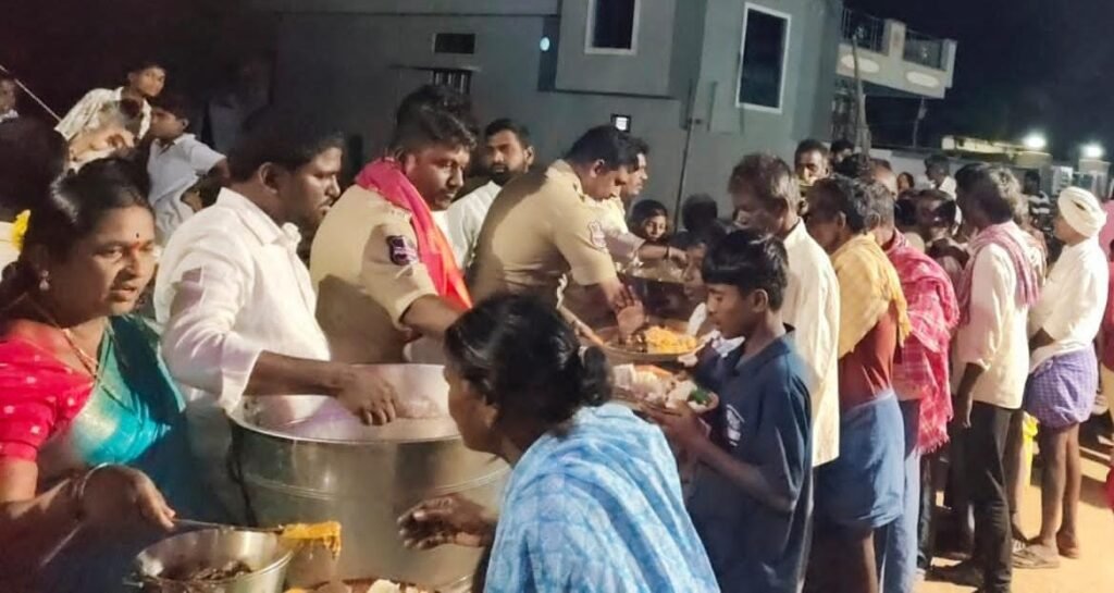 తాడిపత్రిలో విఘ్నేశ్వర యూత్‌ ఆధ్వర్యంలో అన్నప్రసాదం