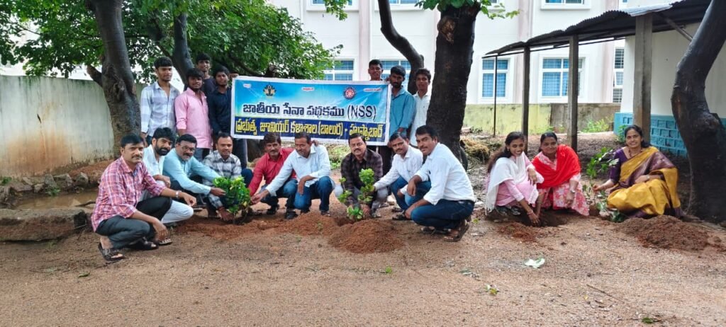 ఎన్ఎస్ఎస్‌ సేవా స్ఫూర్తిని విద్యార్థులు అలవర్చుకోవాలి: ప్రిన్సిపల్‌ చెన్నూరి గంగాధర్‌