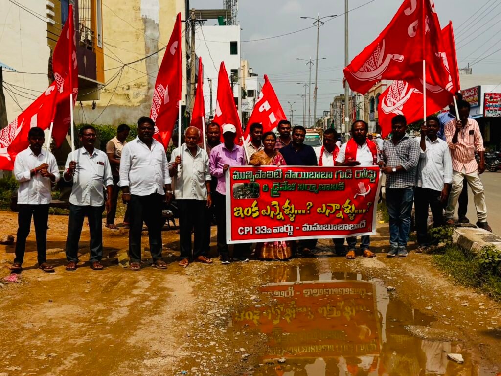 సాయిబాబా గుడి రోడ్డు డ్రైనేజీ నిర్మాణానికి మోక్షమెప్పుడో?