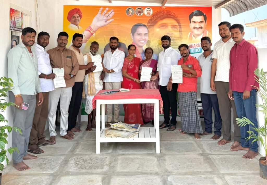 లబ్ధిదారులకు ముఖ్యమంత్రి సహాయ నిధి చెక్కులు పంపిణీ