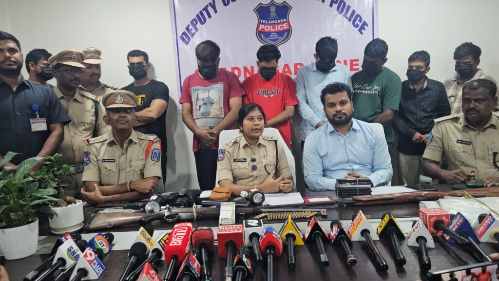 కృష్ణజింకను వేటాడి మాంసంతో పట్టుబడ్డ తొమ్మిది మంది