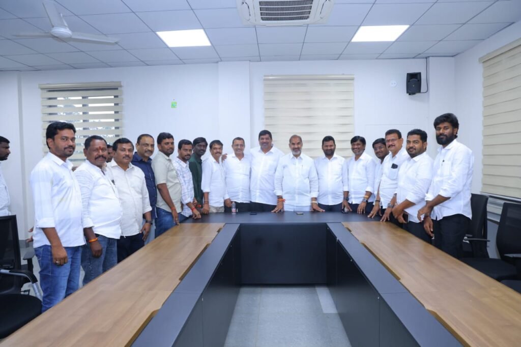 సిరిసిల్ల సభకు కరీంనగర్‌ నుంచి వేలాదిగా తరలివెళ్తాం