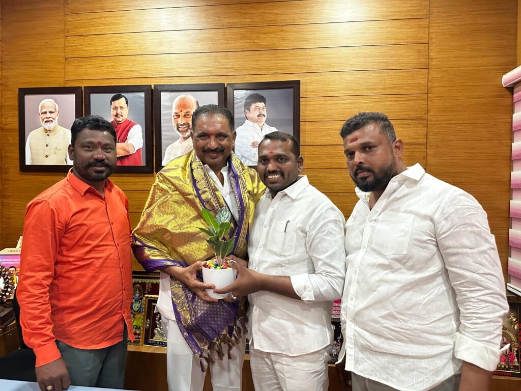 డిప్యూటీ మేయర్‌ సునీల్‌రావుకు మేయర్‌ శుభాకాంక్షలు