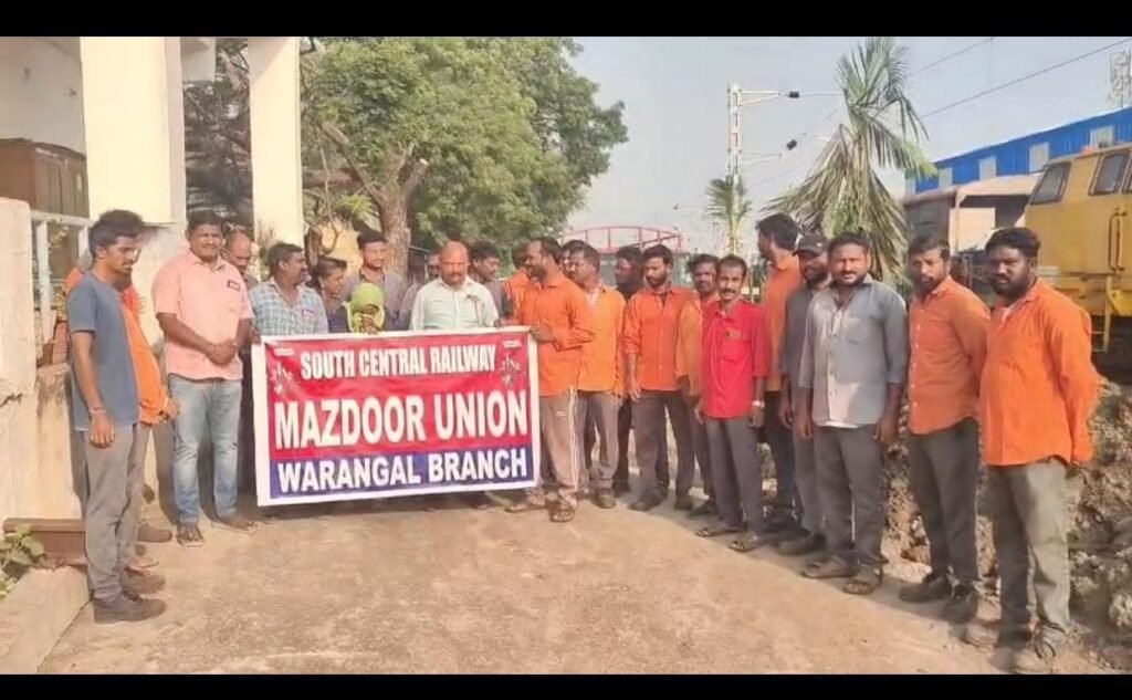 రైల్వే కార్మికుల సమస్యలు పరిష్కరించాలి