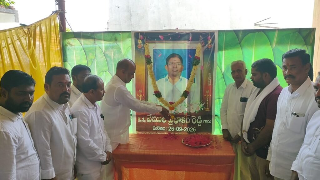 మృతుల కుటుంబాలను పరామర్శించిన బండి సంజయ్‌