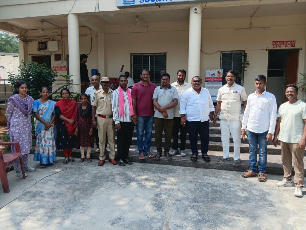 22/ఏ భూముల సమస్యపై భూబాధితుల ఆందోళన..సీఎం పర్యటన నేపథ్యంలో జేఏసీ నాయకుల ముందస్తు అరెస్టులు