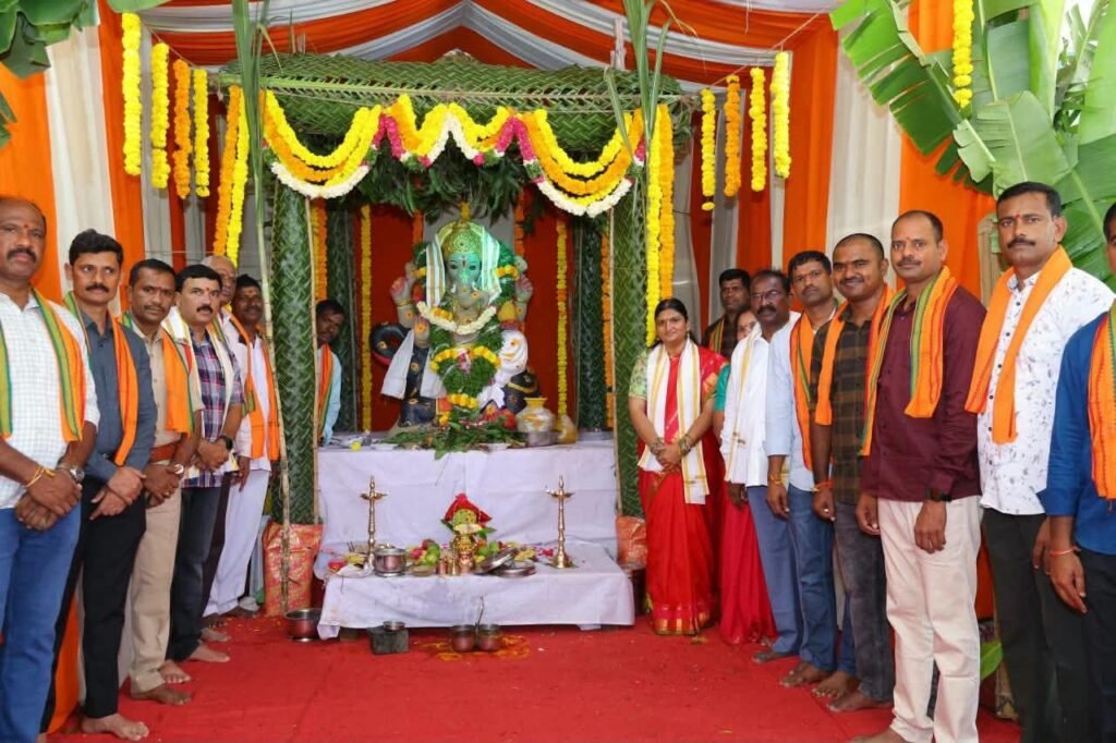 సురక్ష గణపతికి ఎస్పీ డి.జానకి ప్రత్యేక పూజలు