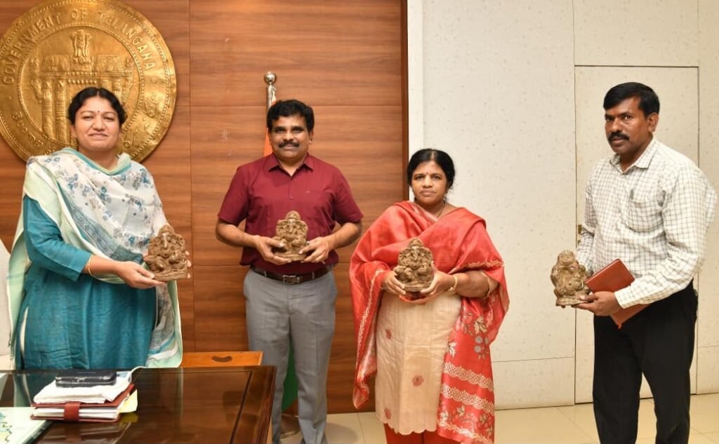మట్టి గణపతిని పూజిద్దాం.. పర్యావరణాన్ని పరిరక్షిద్దాం
