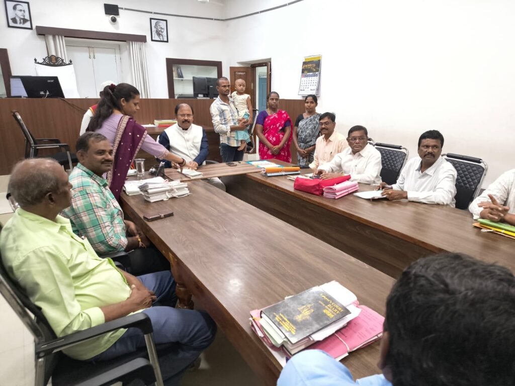 లోక్ అదాలత్‌లో 25 మోటారు వాహన నష్ట పరిహార కేసుల పరిష్కారం