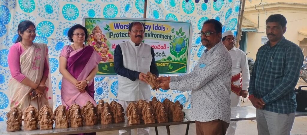 మట్టి వినాయకుడితోనే పర్యావరణ పరిరక్షణ