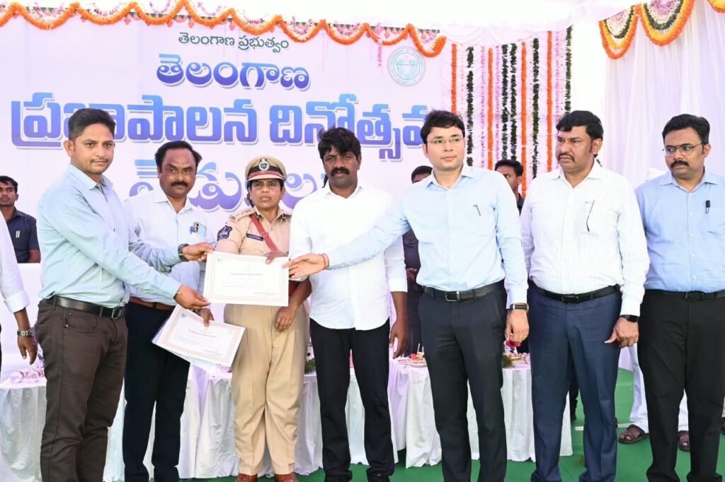 వ్యవసాయ అధికారులకు ఉత్తమ ఉద్యోగి పురస్కారాలు