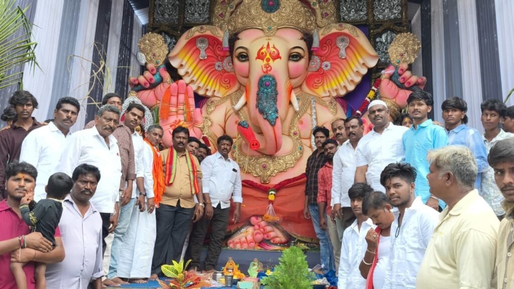 గణనాథునికి ఎమ్మెల్యే గిత్త జయసూర్య ప్రత్యేక పూజలు