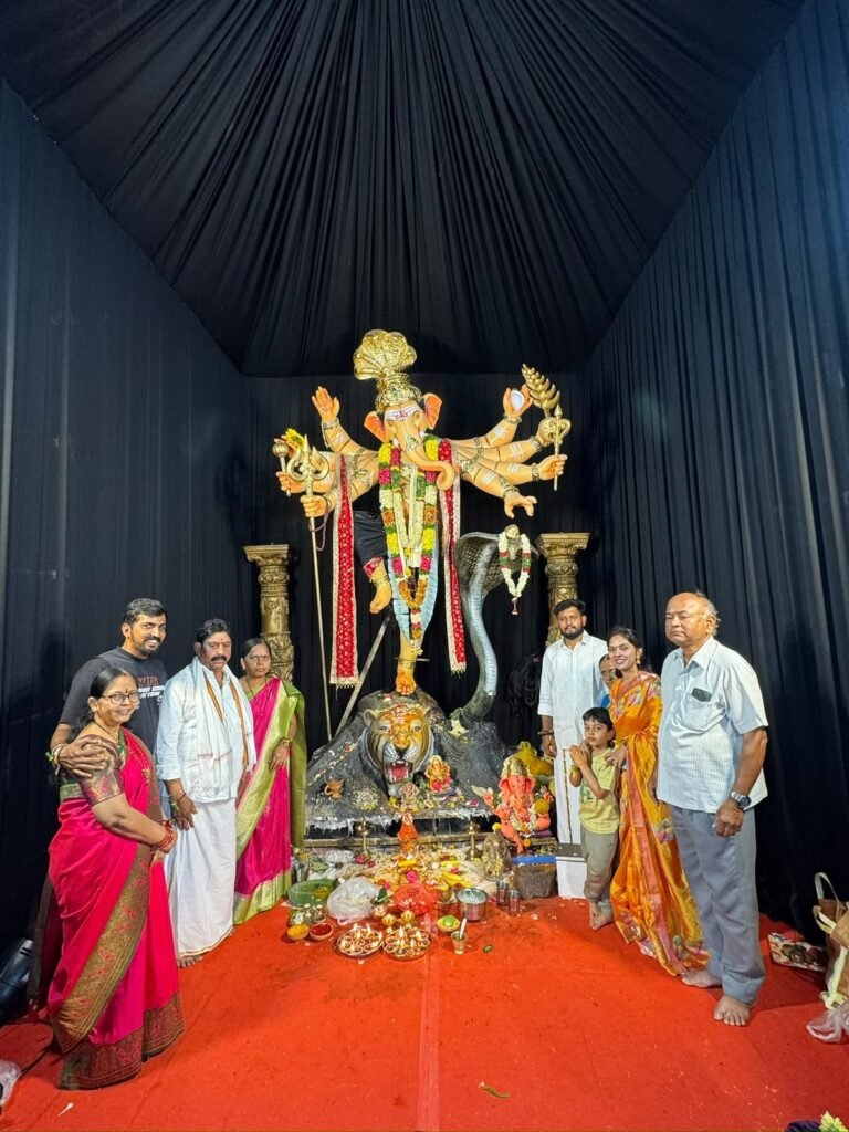 భక్తిశ్రద్ధలతో పూజలు నిర్వహించిన మీడిదం వెంకటేశ్వరరావు–వనజ దంపతులు