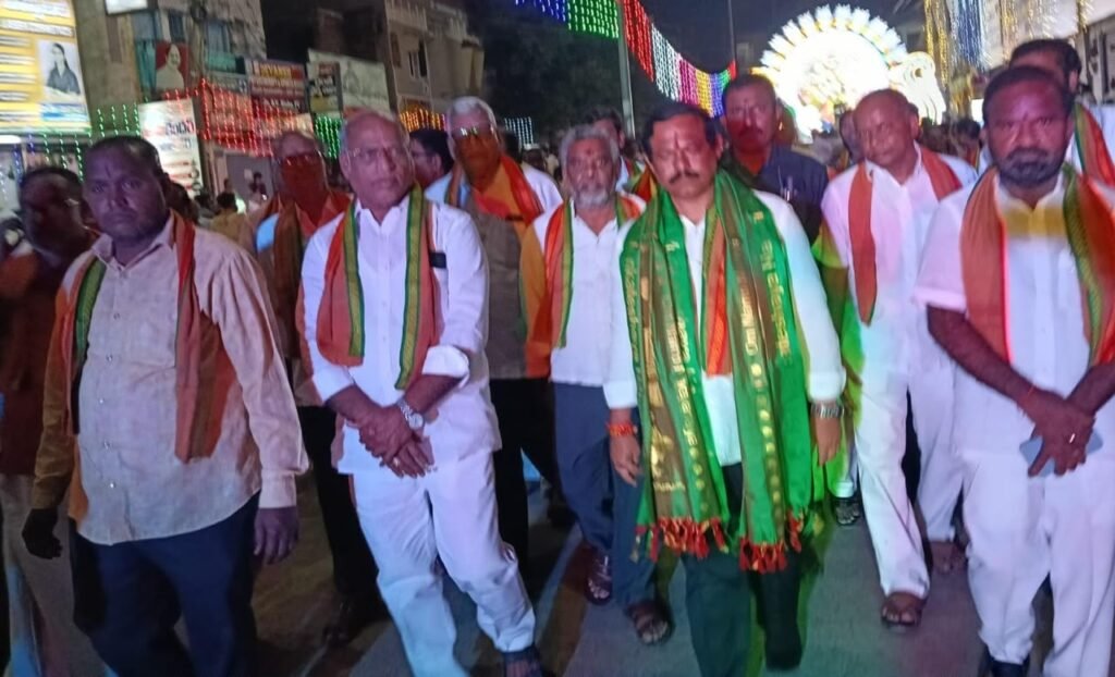 మహబూబాబాద్‌లో వైభవంగా వాసవి అమ్మవారి శోభాయాత్ర