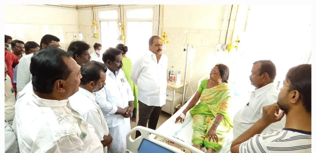 ఆసుపత్రిలో గోపాల్‌రెడ్డి భార్యకు శిల్పా చక్రపాణిరెడ్డి పరామర్శ