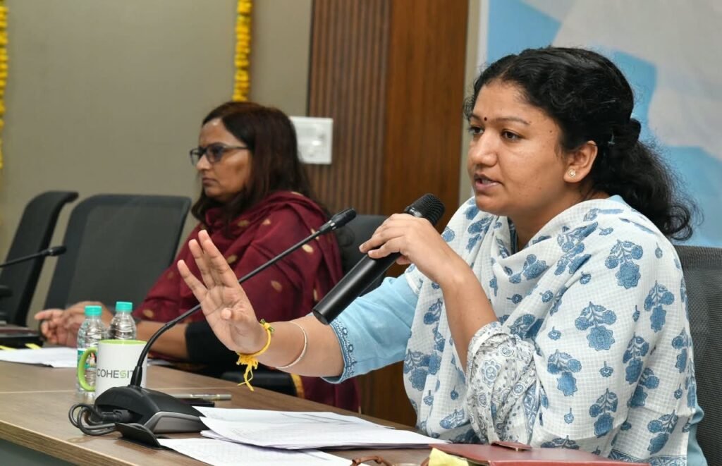 ప్రభుత్వ పథకాలు అర్హులకు చేరేలా చూడాలి.. గ్రామాల అభివృద్ధి పనులకు వేగం పెంచాలి: కలెక్టర్‌ చిత్రా మిశ్రా