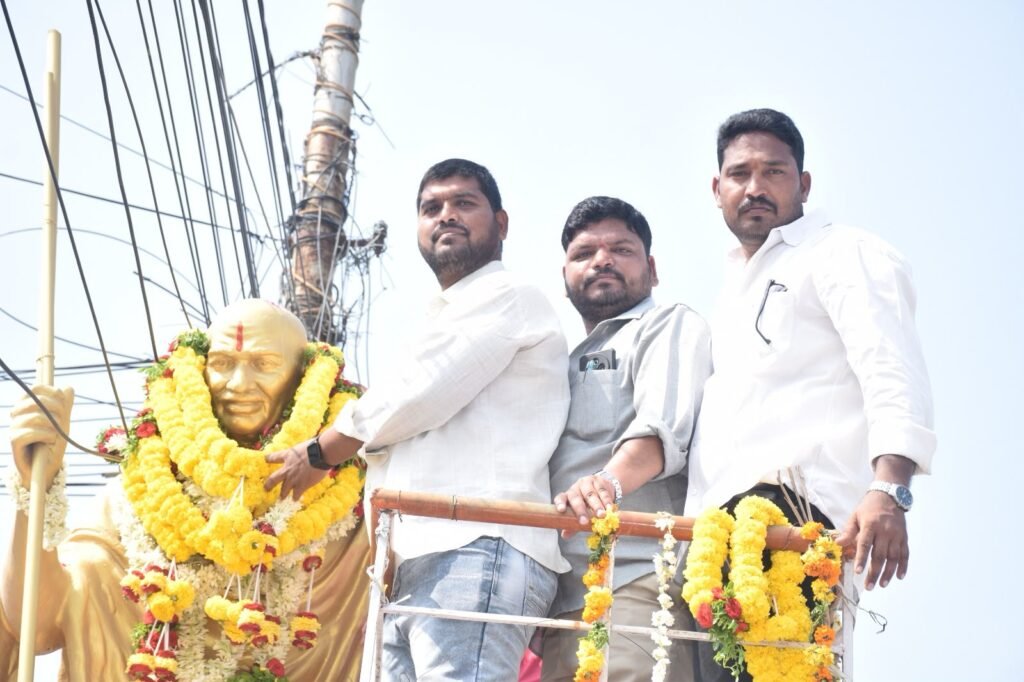 గాంధీజీకి ఘన నివాళి అర్పించిన తెలంగాణ బీసీ సంక్షేమ సంఘం ఉమ్మడి నల్లగొండ జిల్లా అధ్యక్షుడు పోగుల సైదులుగౌడ్‌
