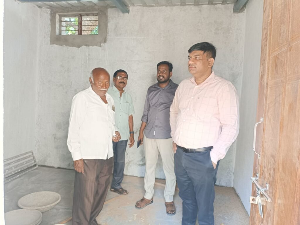 బల్దియా అభివృద్ధి పనులను తనిఖీ చేసిన కమిషనర్