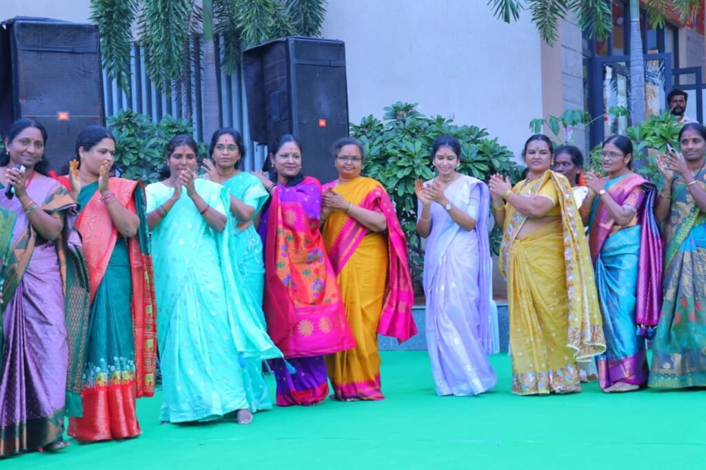ఐడీఓసీలో ఘనంగా బతుకమ్మ వేడుకలు