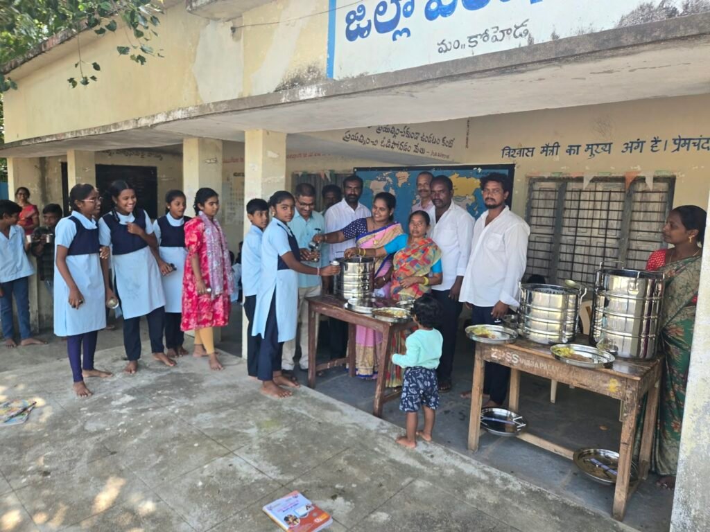 వింజపల్లి పాఠశాల విద్యార్థులకు అల్పాహారం పంపిణీ