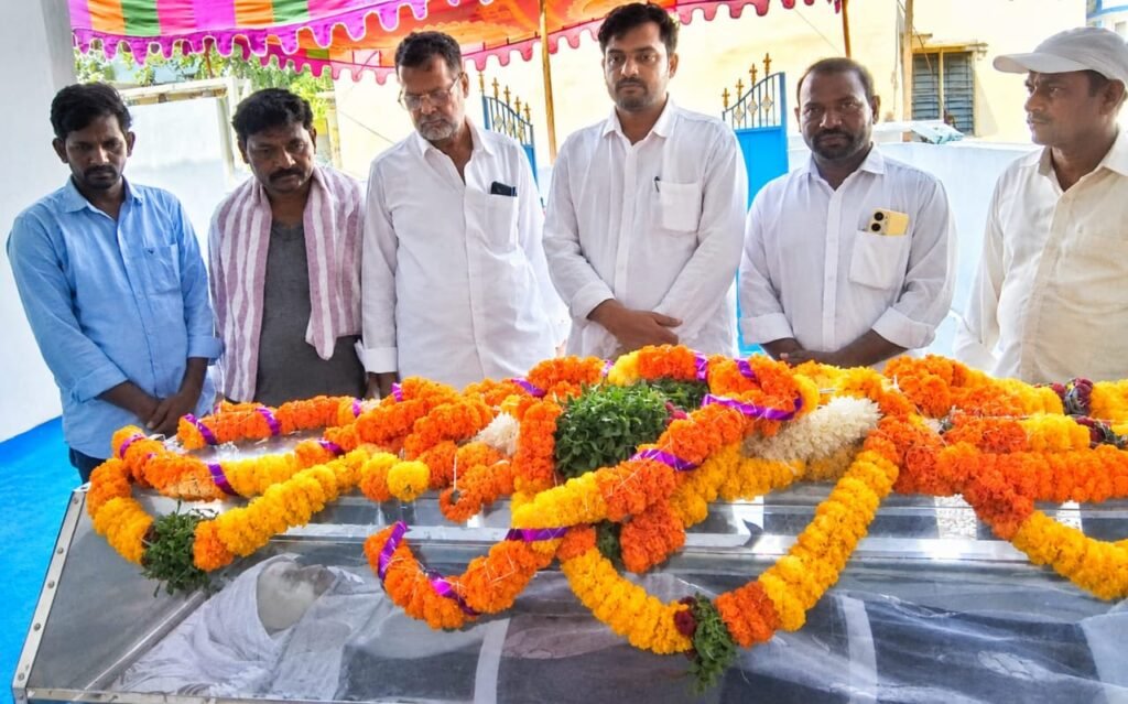 గుండెపూరి వెంకన్న మాతృమూర్తికి బీఆర్‌ఎస్‌ నాయకుల నివాళి
