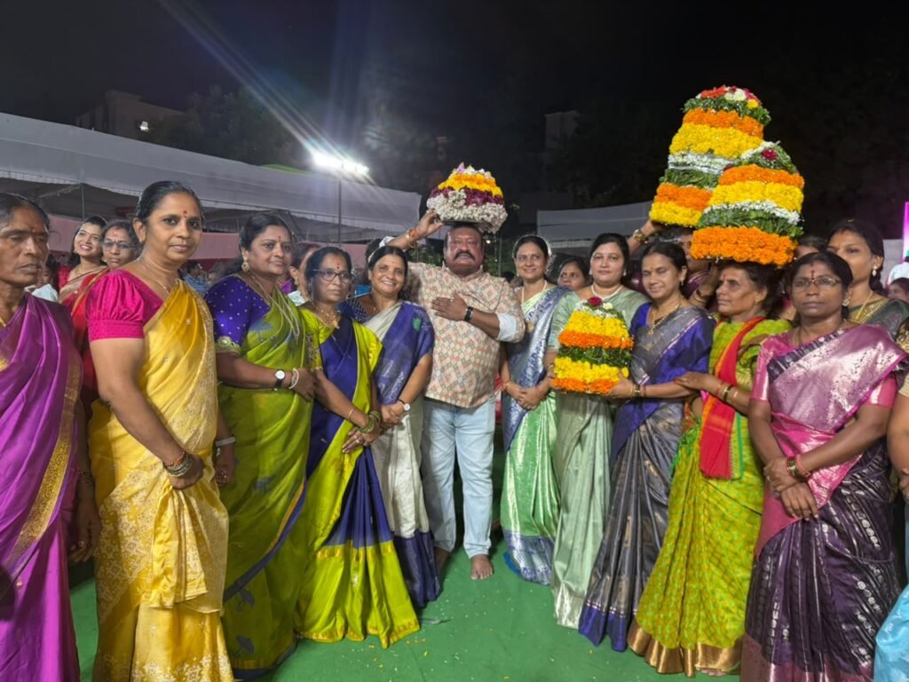 తెలంగాణ సంస్కృతికి బతుకమ్మ ప్రతీక