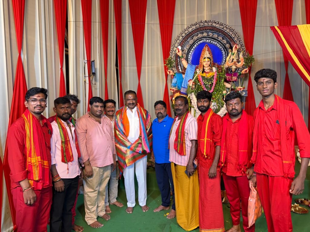 భగత్‌నగర్‌లో దుర్గామాత మండపాల సందర్శన