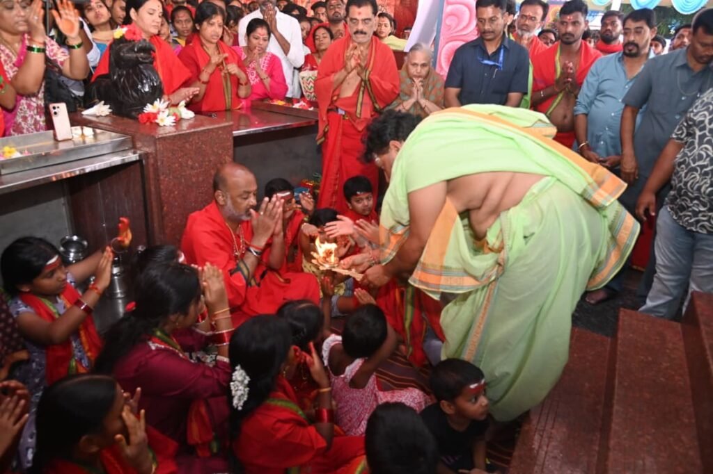 మహాచండీ దేవిగా దర్శనమిచ్చిన అమ్మవారు