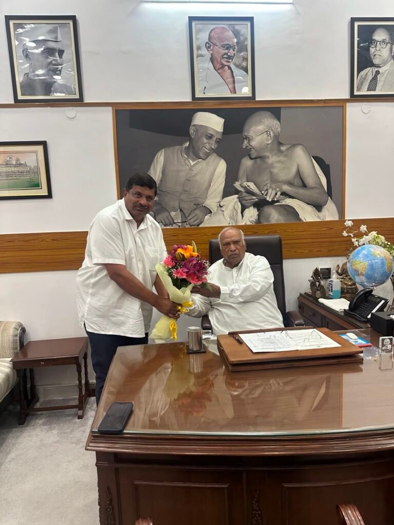 ఢిల్లీలో ఏఐసీసీ అధ్యక్షుడు మల్లికార్జున ఖర్గేతో వెలిచాల రాజేందర్‌రావు భేటీ