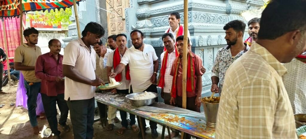 భక్తిభావంతో దేవీ నవరాత్రి మహా అన్నదానం
