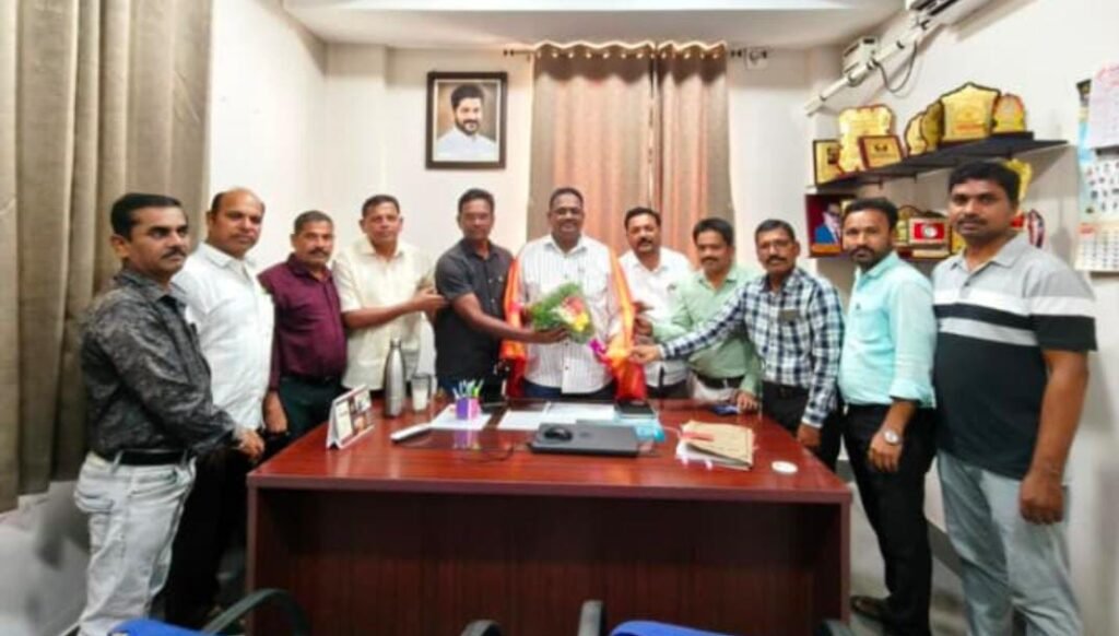 నూతన డీఈఓకు టీజీటిటీఎఫ్‌ ప్రతినిధుల ఘన స్వాగతం